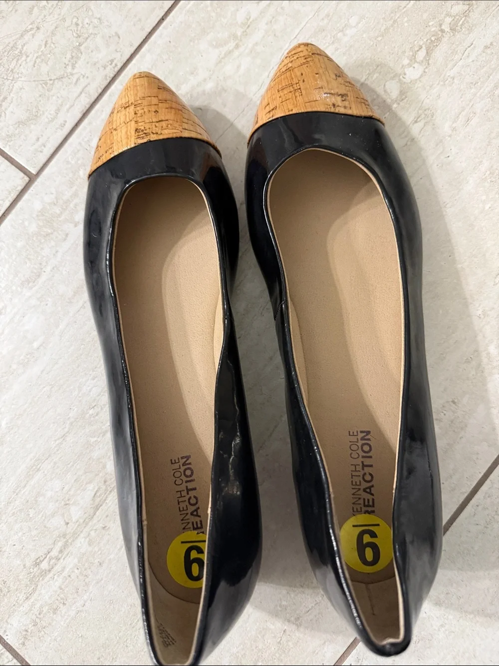 Kenneth Cole Reaction Women's Black Pointed Toe Flats with Cork Cap new ..size 9